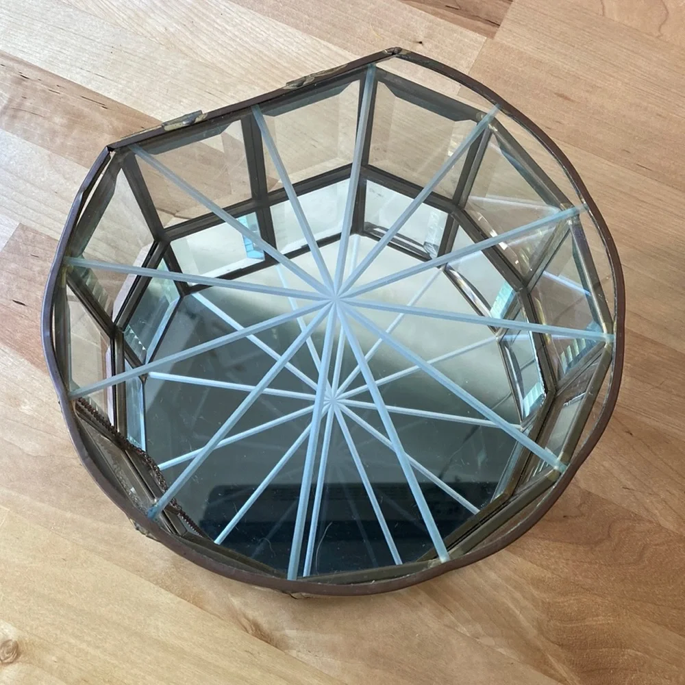 Crystal storage. Perfect for jewelry. Used in good condition.